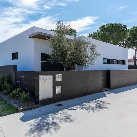 Blanca Villa *