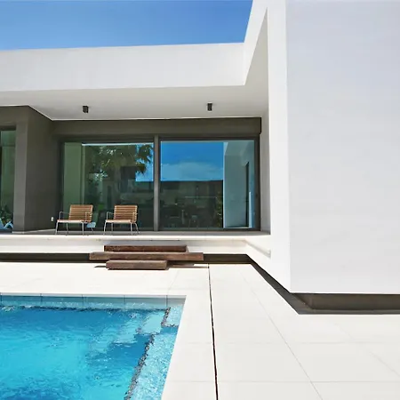 Blanca Villa L'Escala