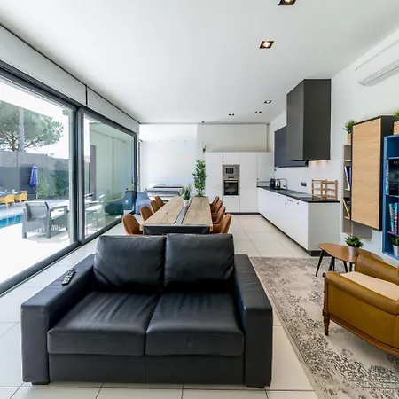 Blanca Villa L'Escala