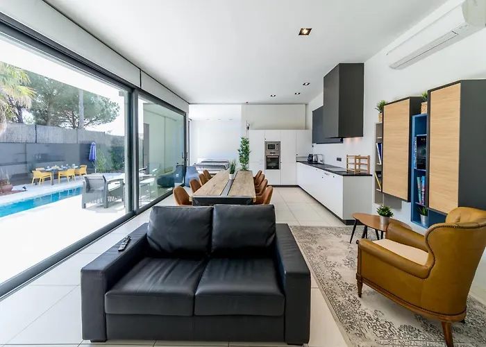 Blanca Willa L' Escala